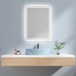 Bild von Badspiegel mit integrierter Beleuchtung und verschiedenen Funktionen